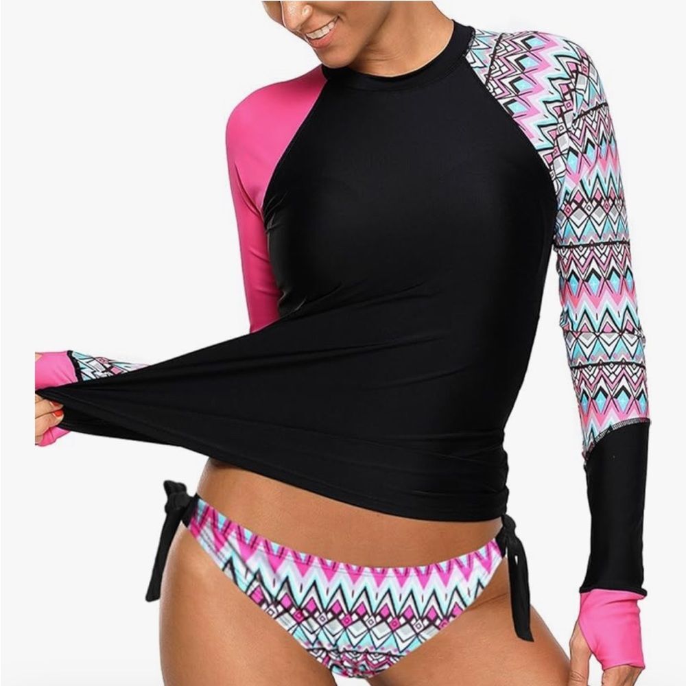 two Piece long sleeved black women’s swimsuit rash guard NWOT Medium pink